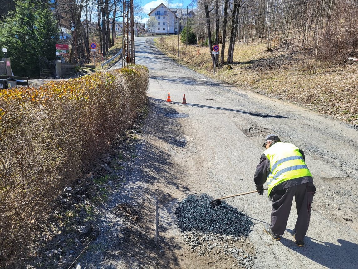 Wiosenne porządki i naprawy pod Szrenicą