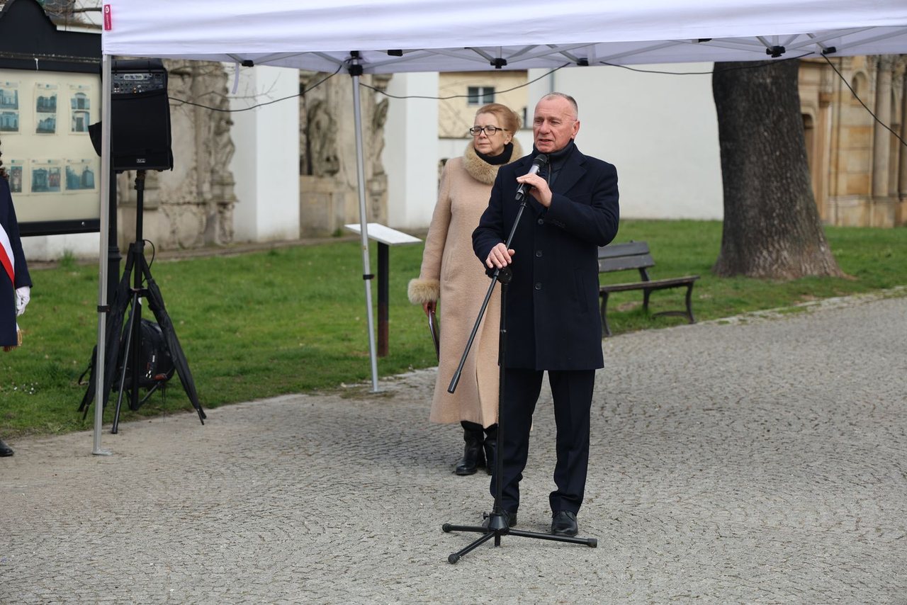 Jeleniogórzanie pamiętają o prezydencie i pośle