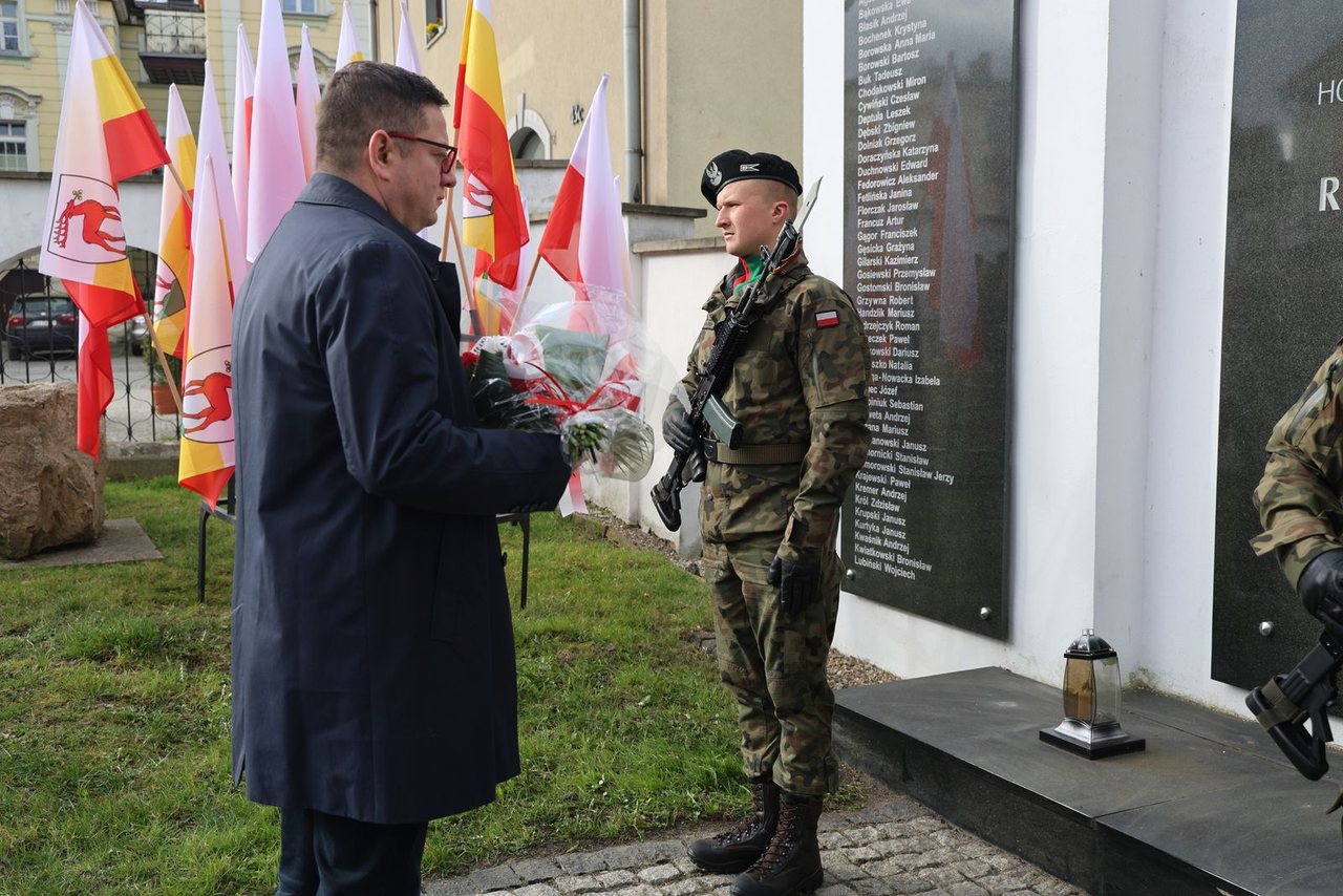 Jeleniogórzanie pamiętają o prezydencie i pośle