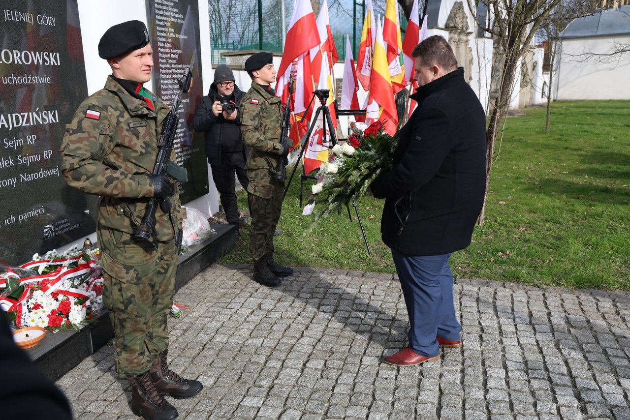 Jeleniogórzanie pamiętają o prezydencie i pośle