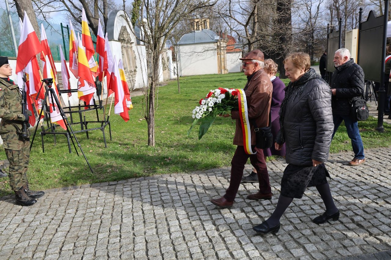 Jeleniogórzanie pamiętają o prezydencie i pośle