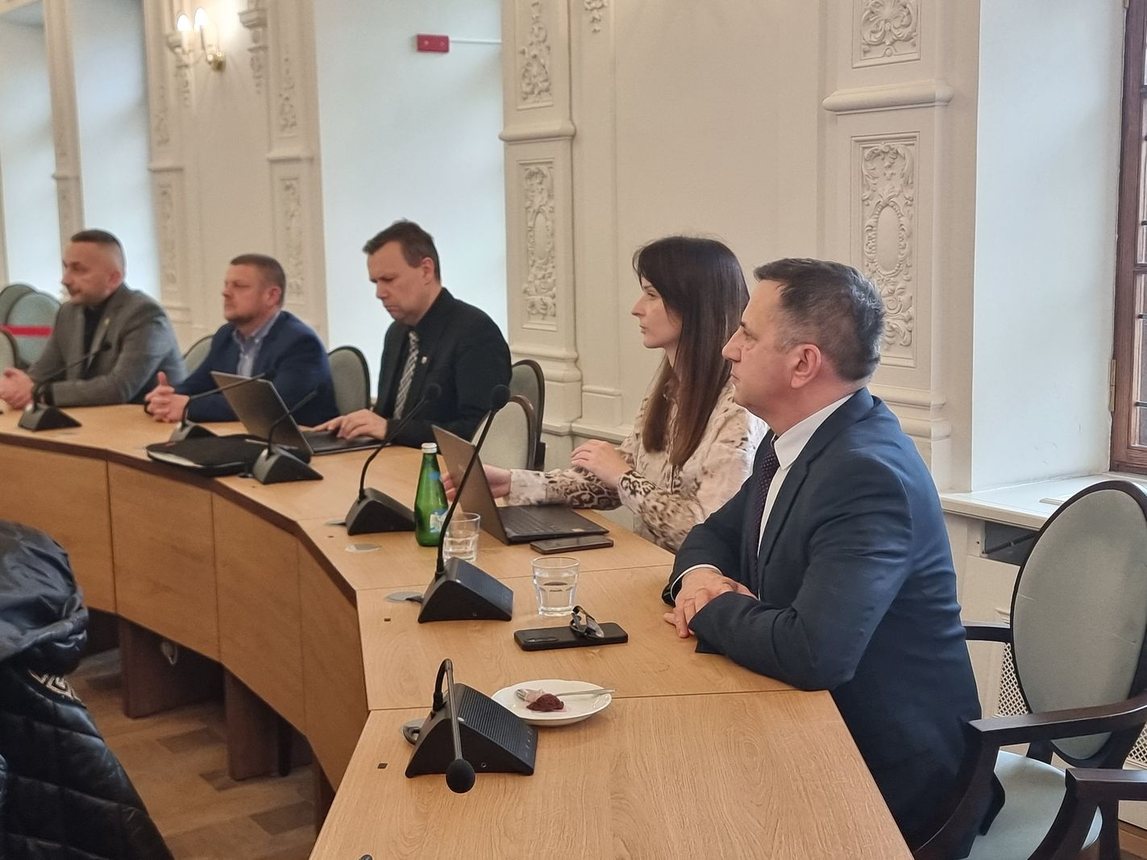 Poselska komisja debatowała o powodzi