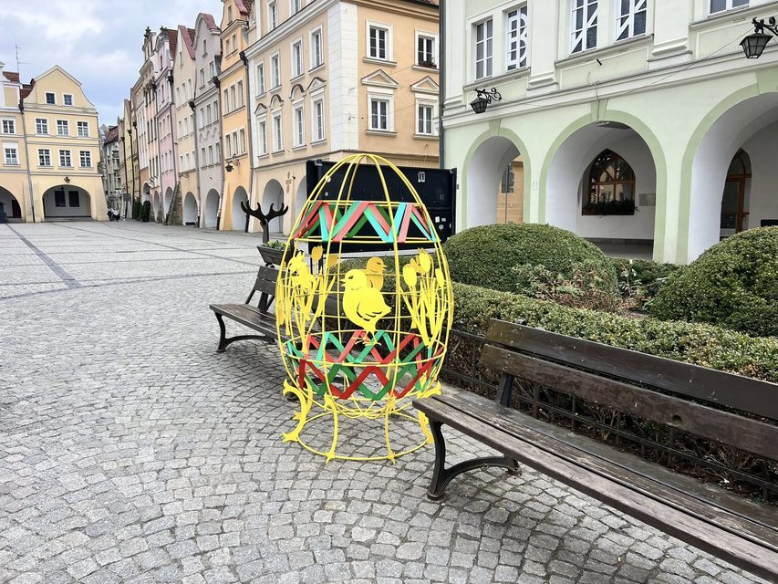 Wielką pisankę ustawiono także na Placu Ratuszowym