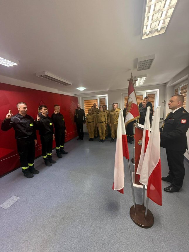 Ślubowanie nowych strażaków