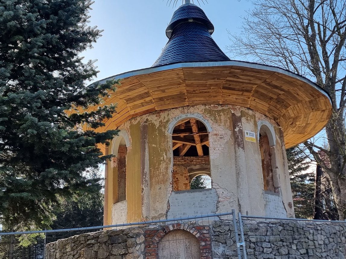 Kolejny krok do odbudowy herbaciarni