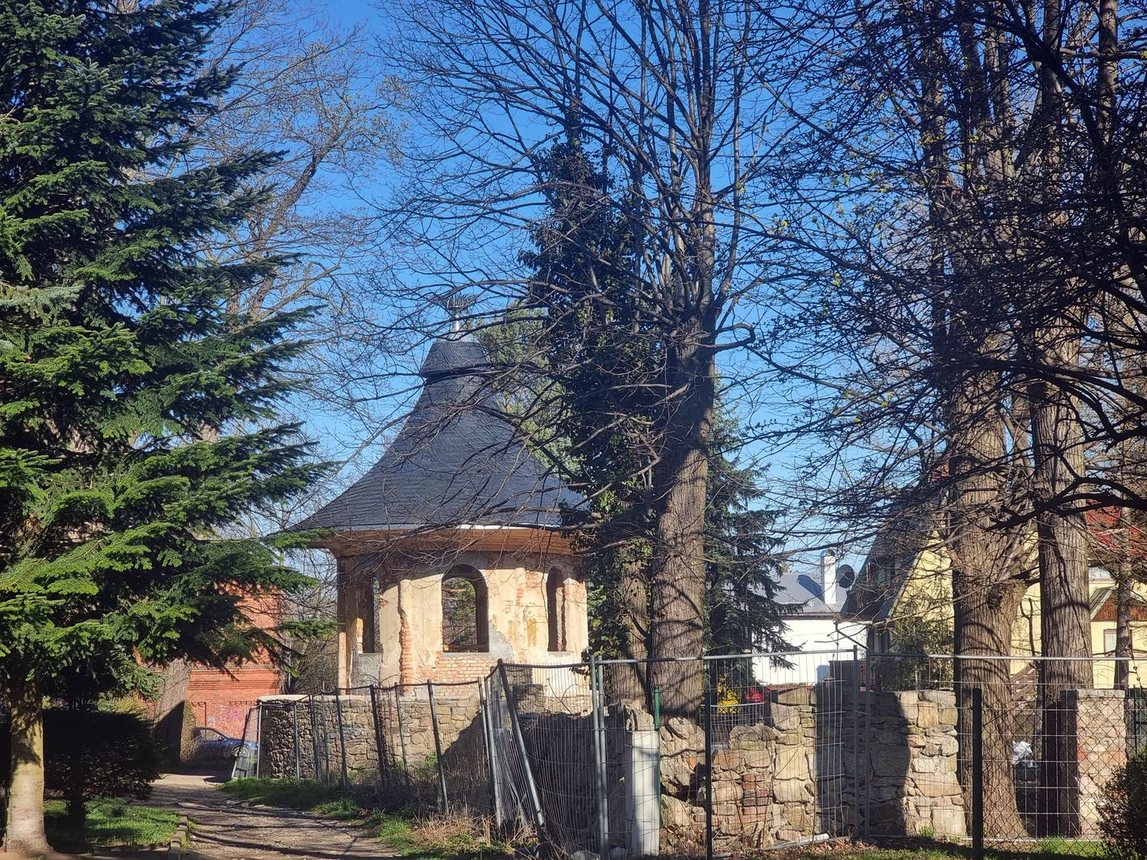 Kolejny krok do odbudowy herbaciarni