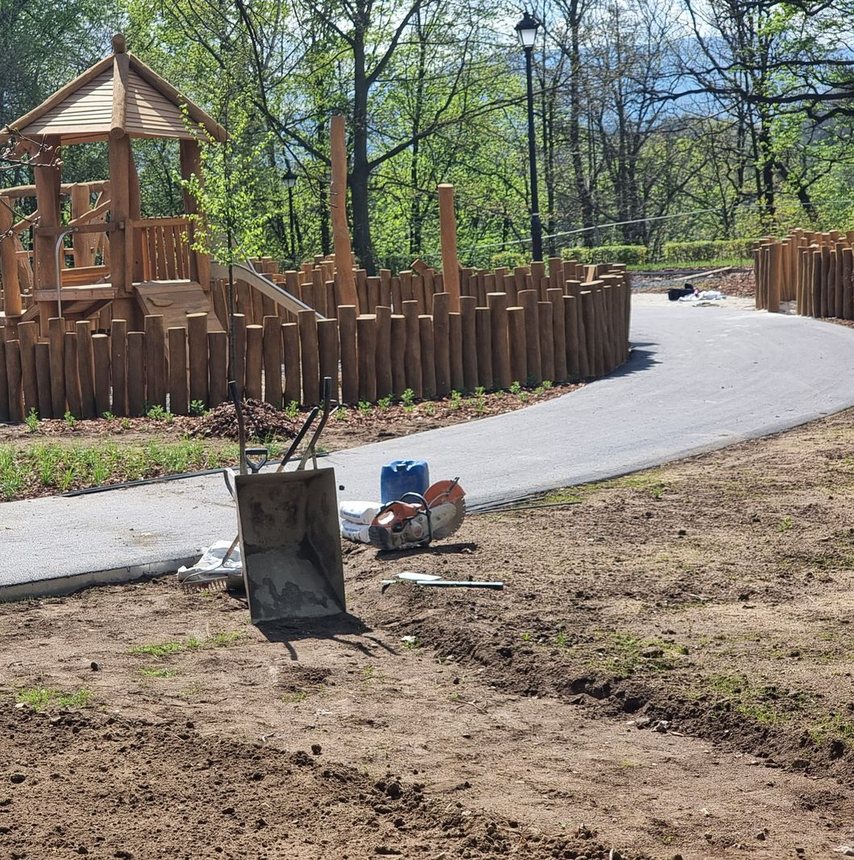 Dzieci czekają – plac zabaw prawie gotowy
