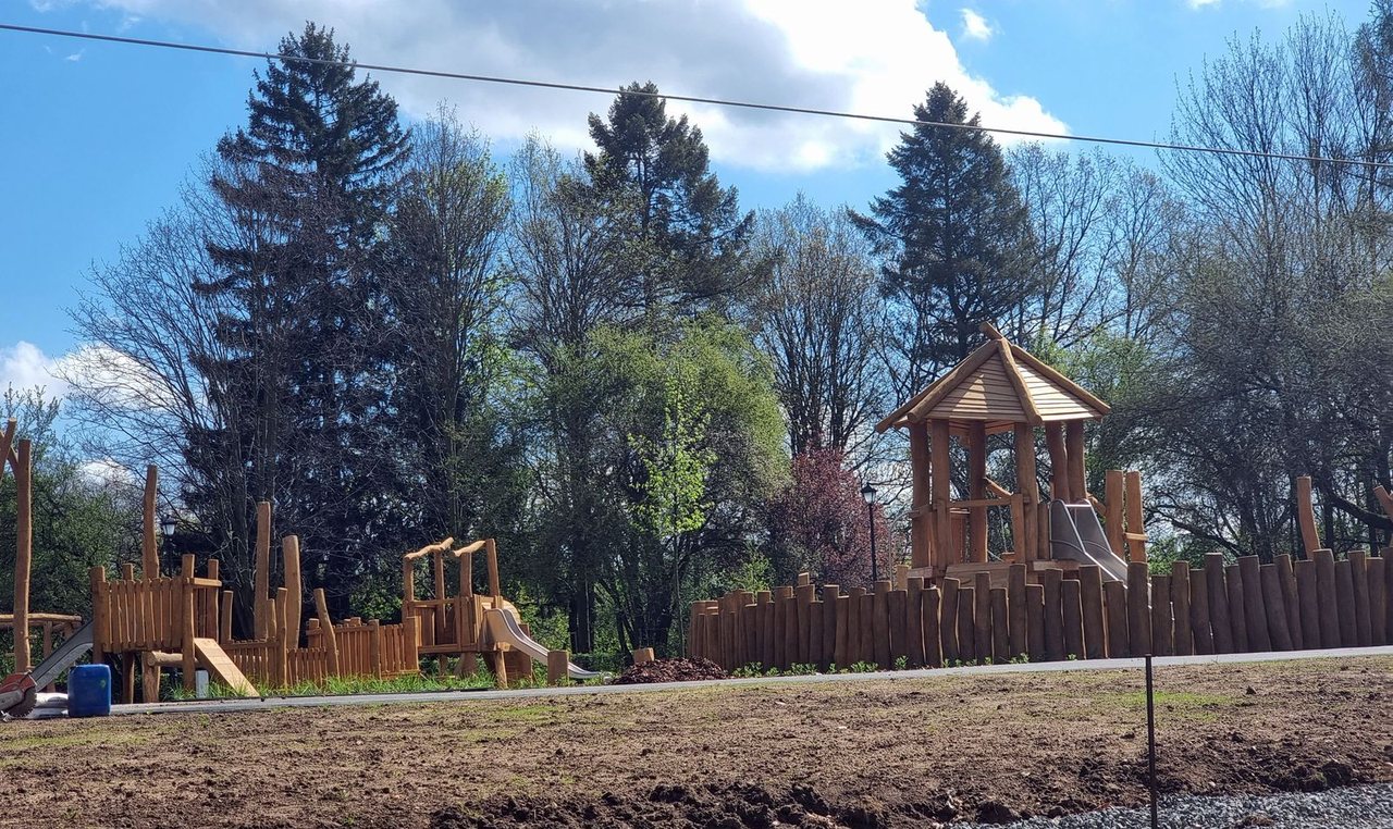 Dzieci czekają – plac zabaw prawie gotowy