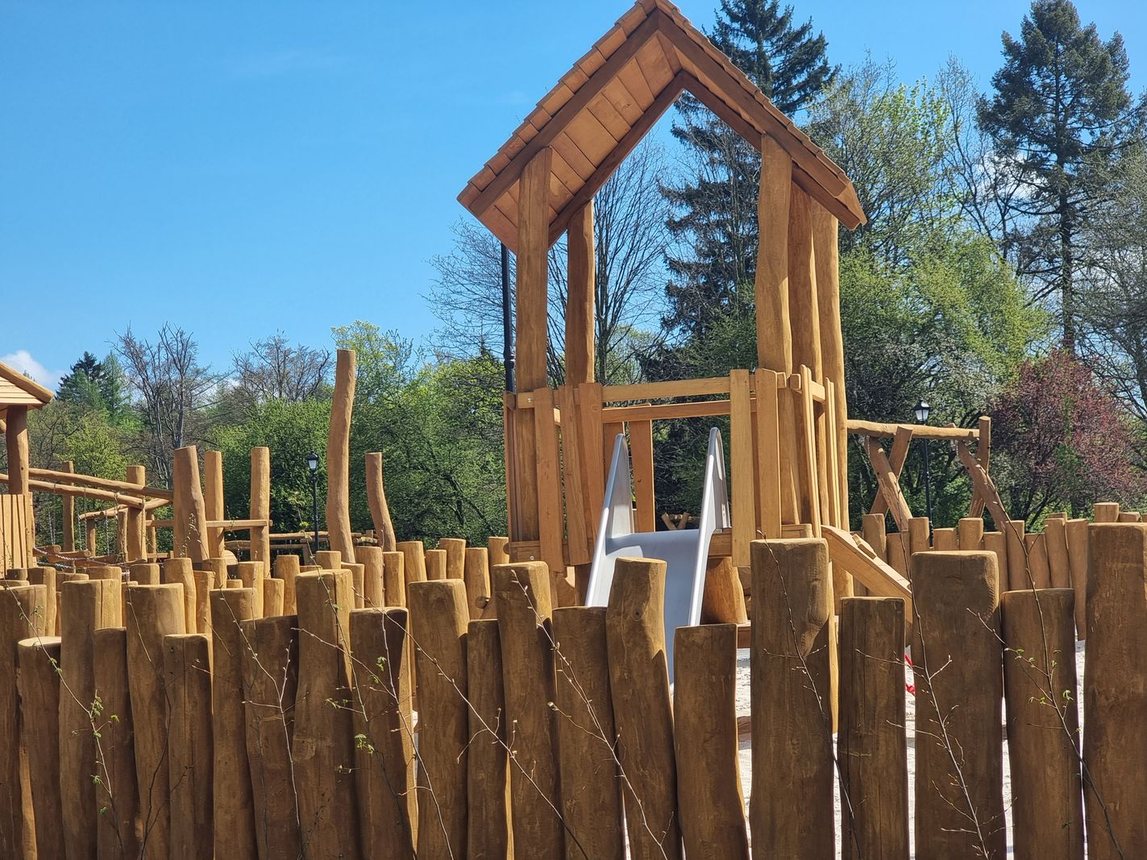 Dzieci czekają – plac zabaw prawie gotowy