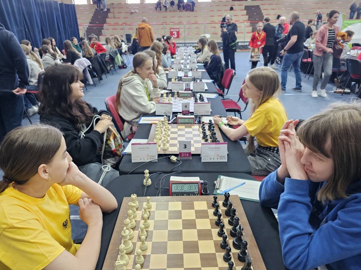 Na starcie Kasia, Oliwia, Weronika, Karolina i Ela