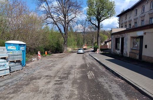 Prace na drodze powiatowej w Janowicach Wielkich