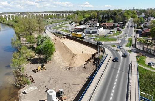 Budowa mostów nad Bobrem trwa