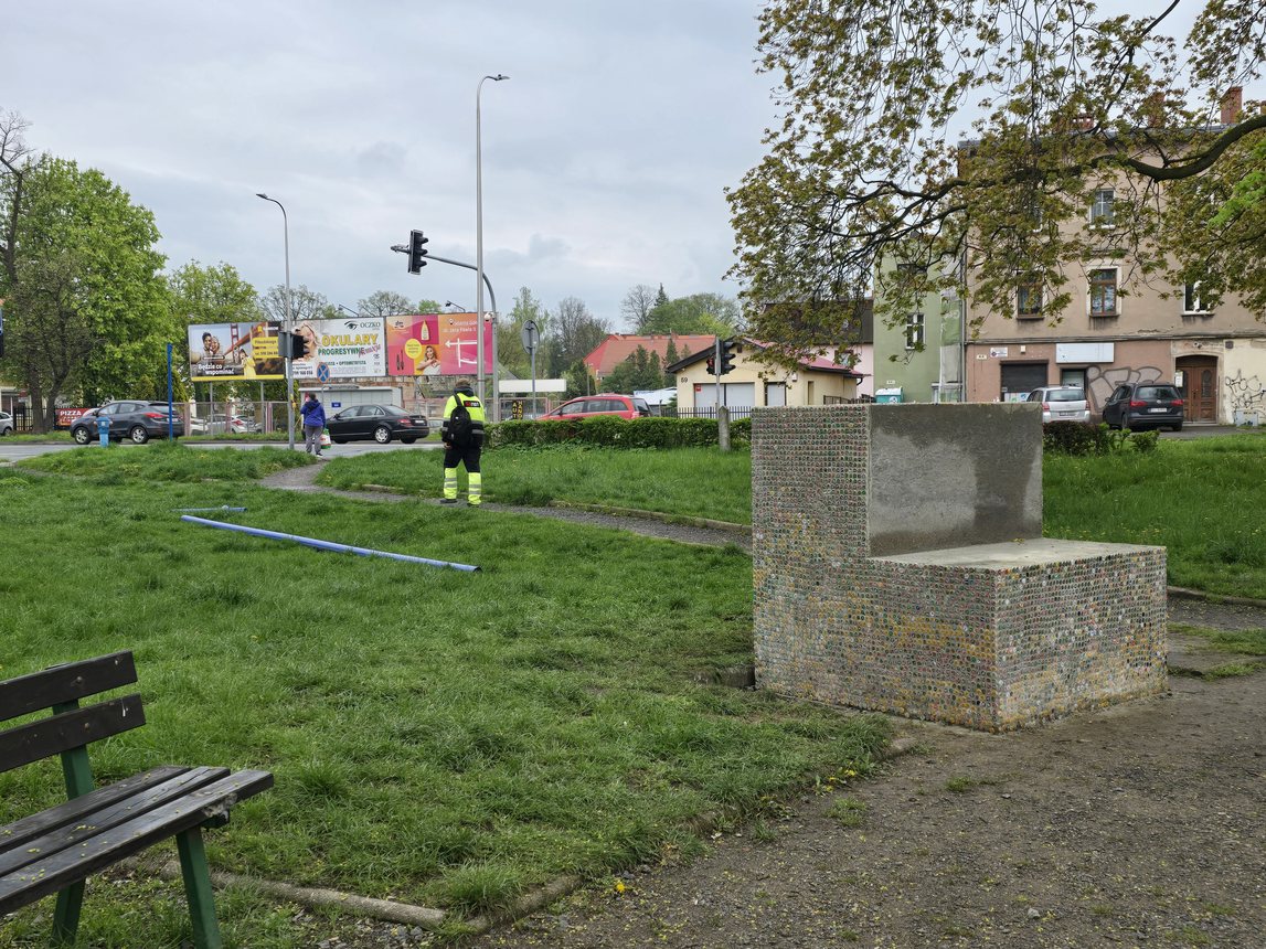 Ławka z kapsli w Parku Żiżki