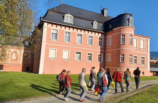 Przewodnicy sudeccy z wizytą w pałacu Spiż w Miłkowie