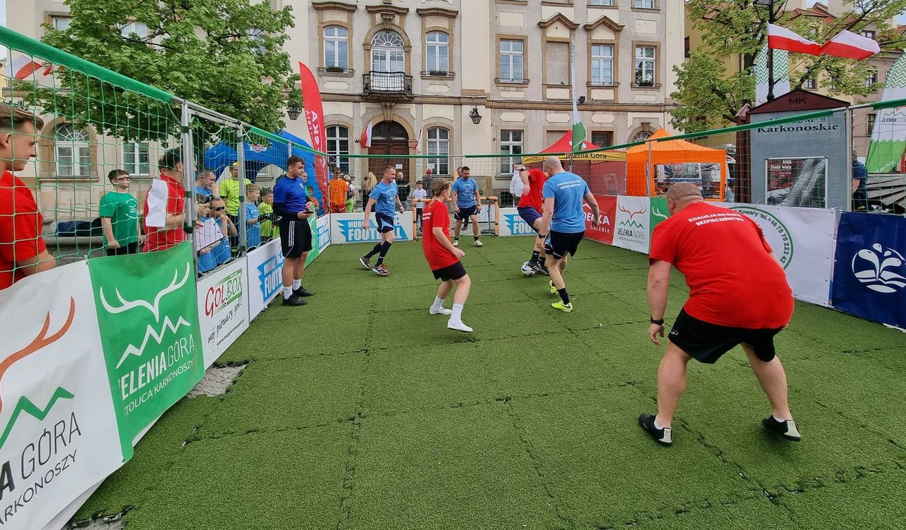 Piknik służb mundurowych na Święto Flagi