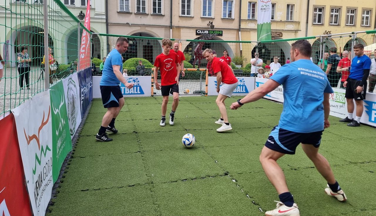 Piknik służb mundurowych na Święto Flagi