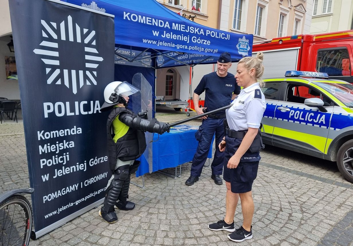 Piknik służb mundurowych na Święto Flagi