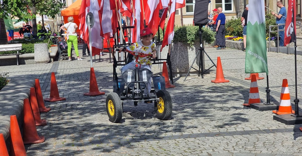 Piknik służb mundurowych na Święto Flagi