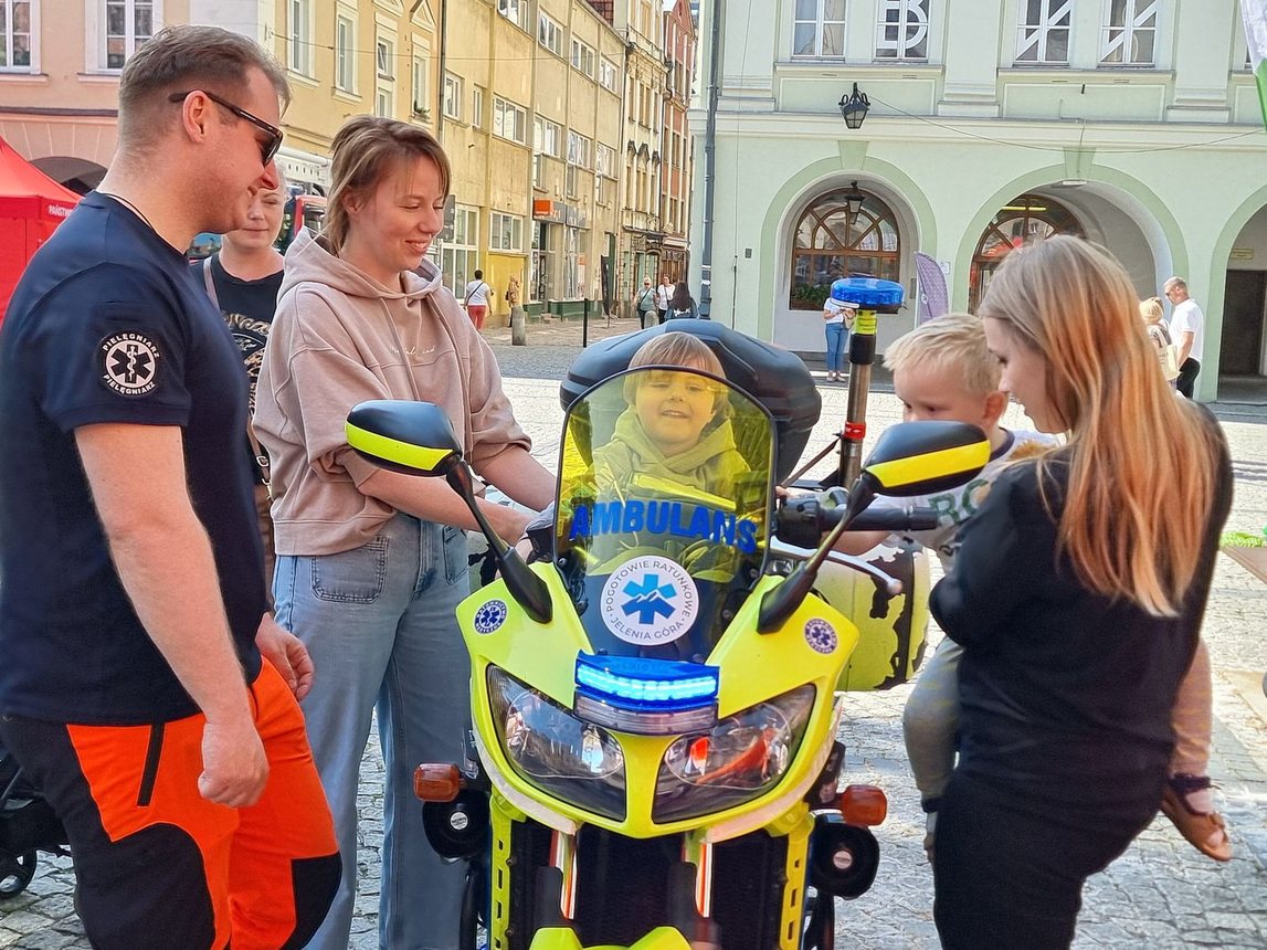 Piknik służb mundurowych na Święto Flagi