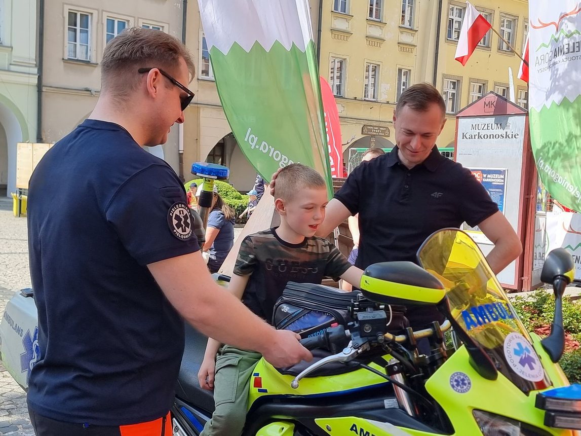 Piknik służb mundurowych na Święto Flagi