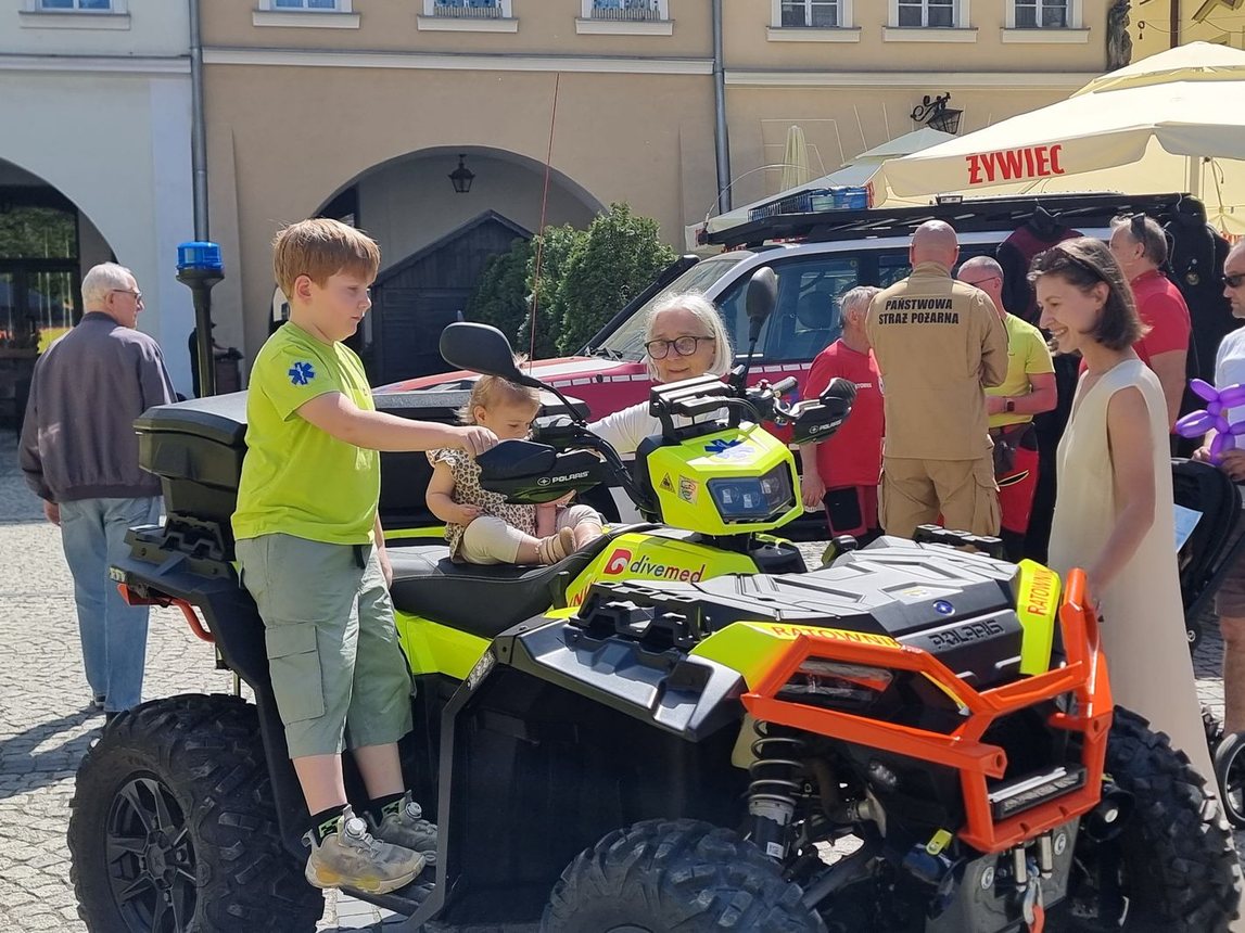 Piknik służb mundurowych na Święto Flagi