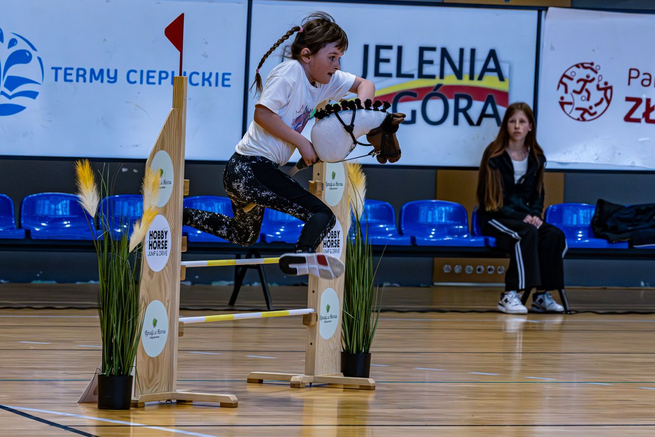 Pojeździli na "koniach" w Jeleniej Górze