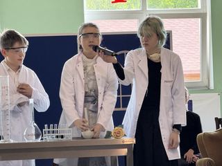 SP 10 w Jeleniej Górze – Skłodowska czuwa nad szkołą