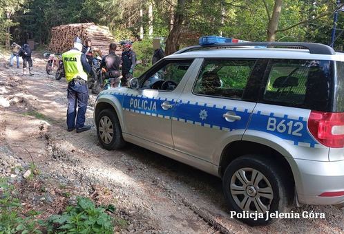 Policja i straż leśna przeciwko nielegalnym rajdom po lesie
