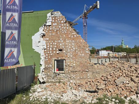 Burzą ostatni pustostan