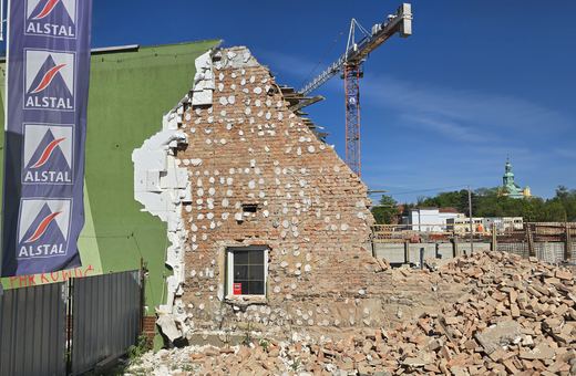 Burzą ostatni pustostan