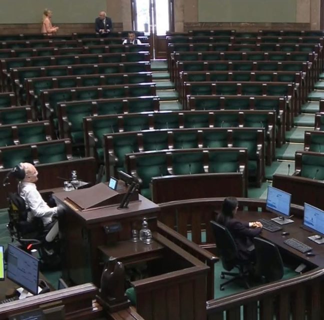 Mówisz do pustych ław. A mówisz o życiu.