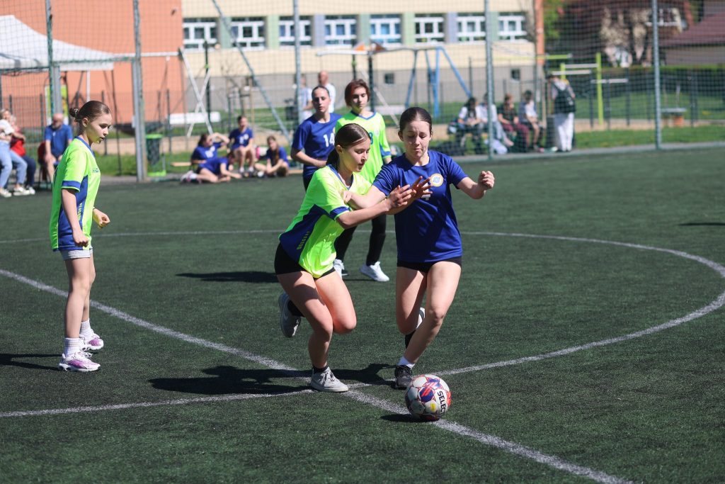 Młodzież grała w piłkę w SP 6 – wyniki