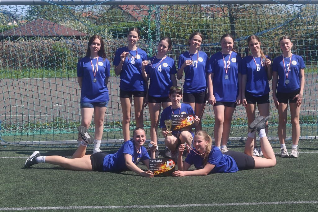 Młodzież grała w piłkę w SP 6 – wyniki