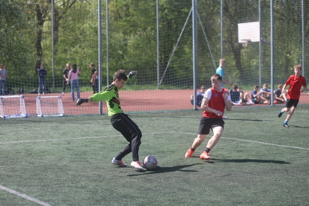 Młodzież grała w piłkę w SP 6 – wyniki