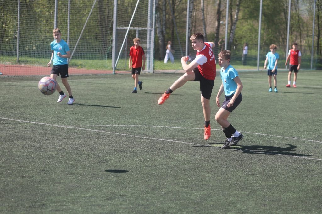 Młodzież grała w piłkę w SP 6 – wyniki