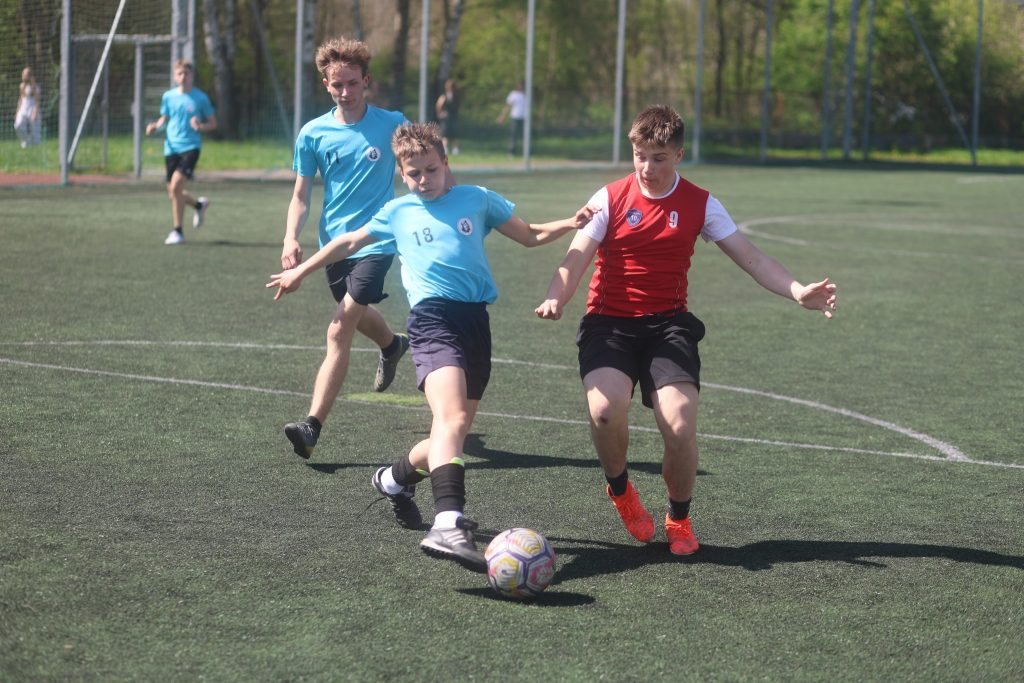 Młodzież grała w piłkę w SP 6 – wyniki