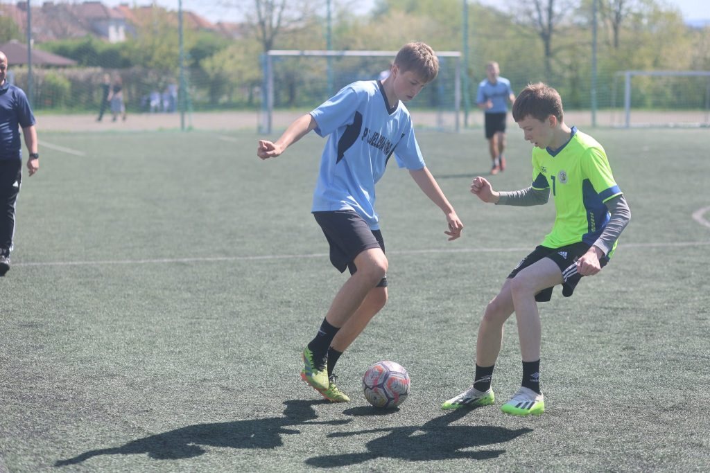 Młodzież grała w piłkę w SP 6 – wyniki