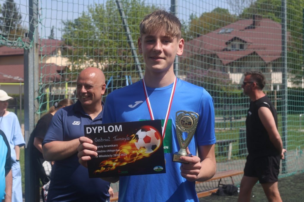 Młodzież grała w piłkę w SP 6 – wyniki