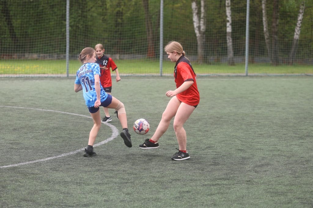 Młodzież grała w piłkę w SP 6 – wyniki
