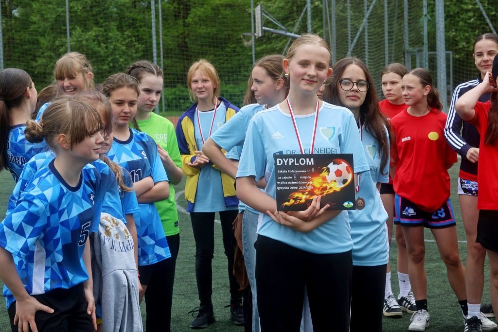 Młodzież grała w piłkę w SP 6 – wyniki