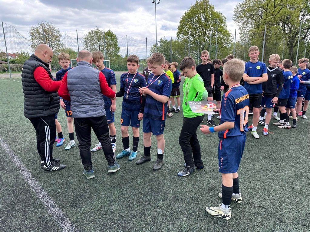 Młodzież grała w piłkę w SP 6 – wyniki