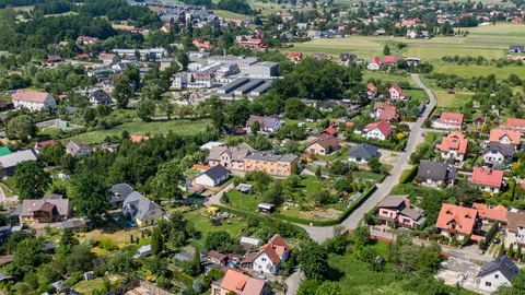 Drogi parking przy Tęczy