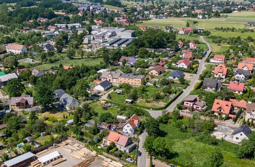 Drogi parking przy Tęczy