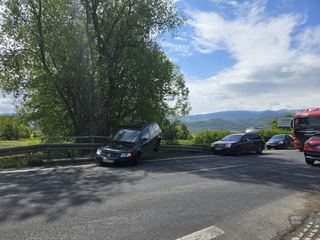 Zawiesił się na barierce