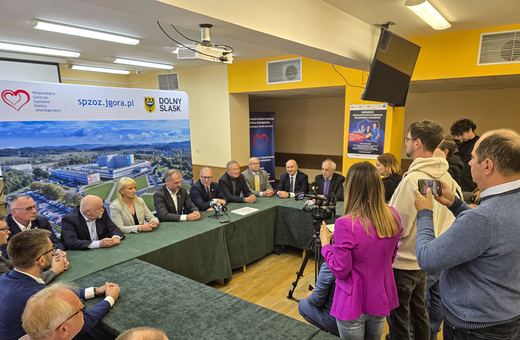 Podpisanie umowy w jeleniogórskim szpitalu