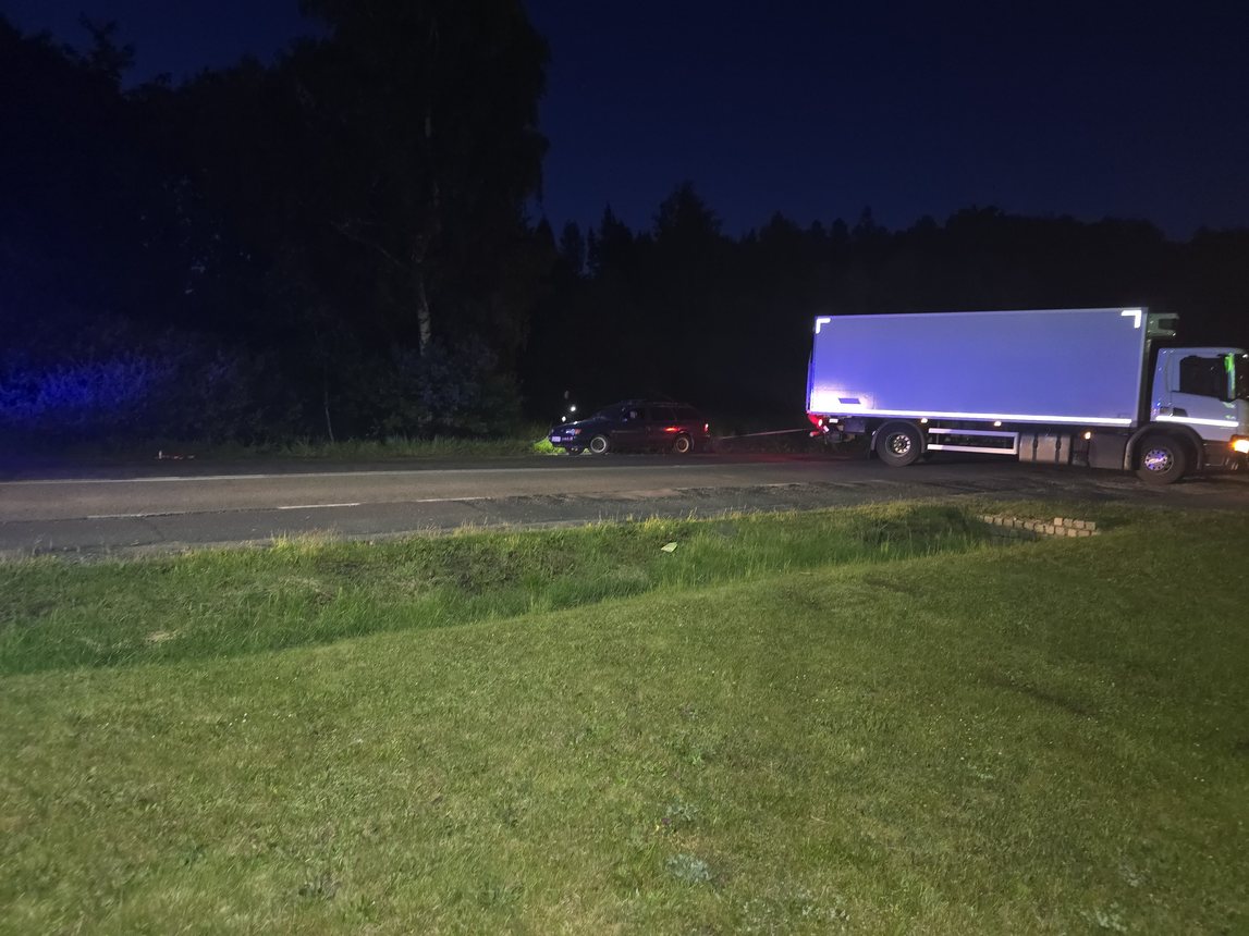 Auto wpadło do rowu