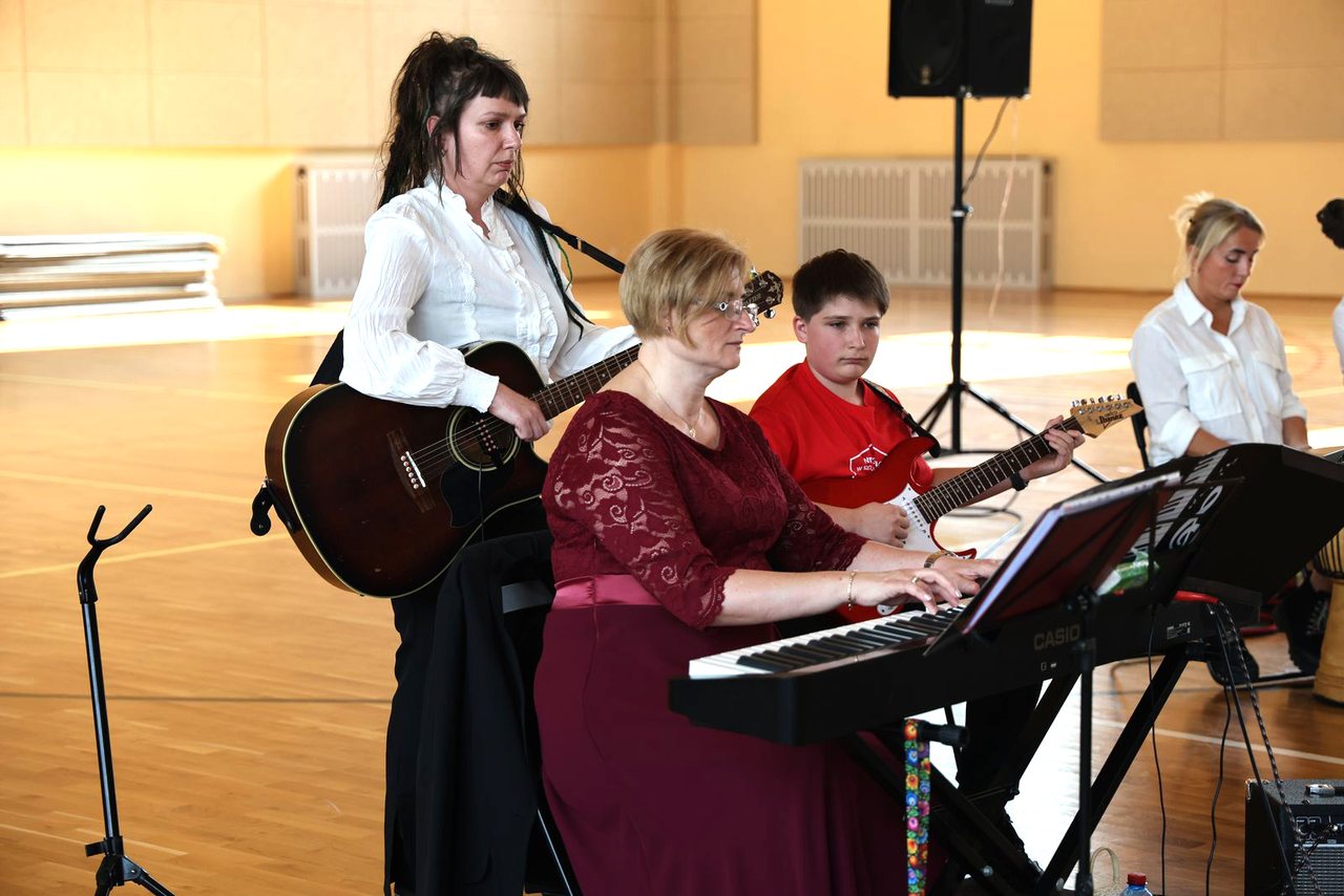 Muzyczny prezent dla rodziców w SP nr 8