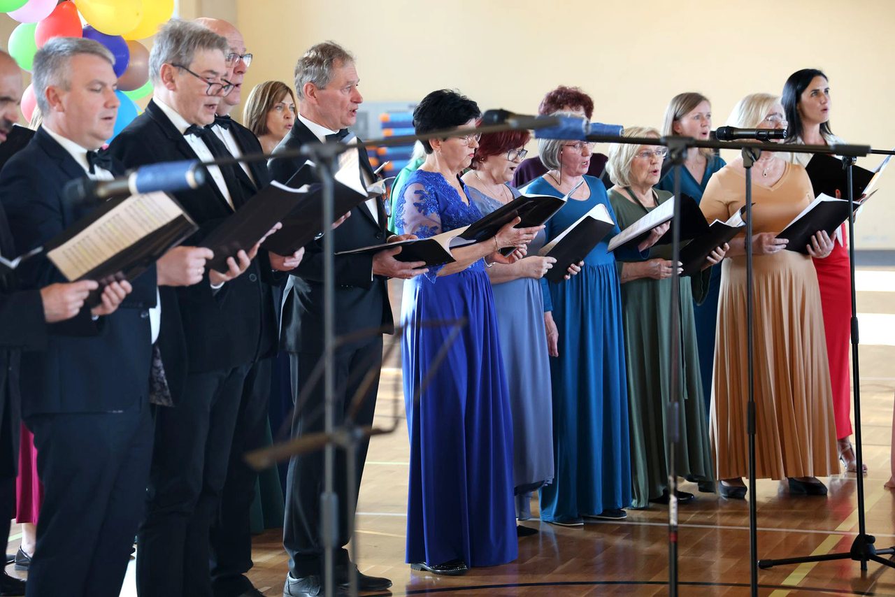 Muzyczny prezent dla rodziców w SP nr 8