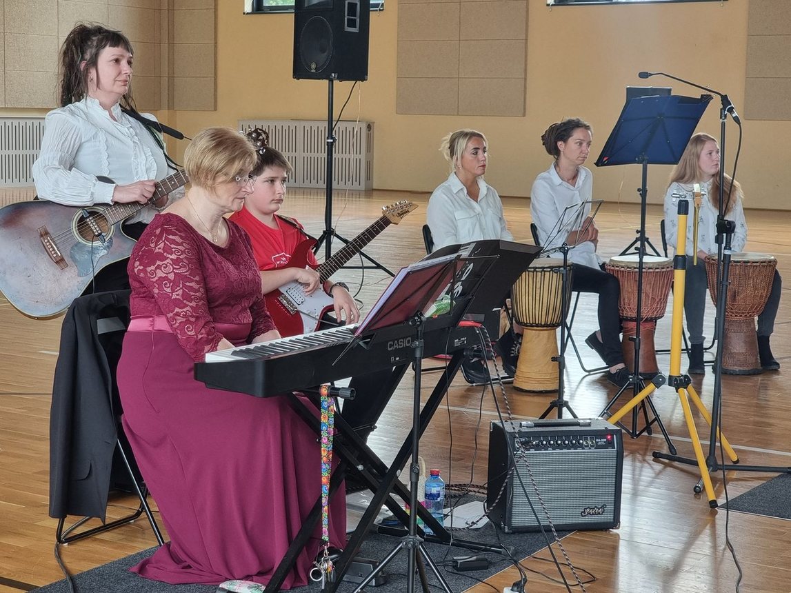 Muzyczny prezent dla rodziców w SP nr 8