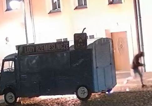 Kto podpalił foodtruck'a?